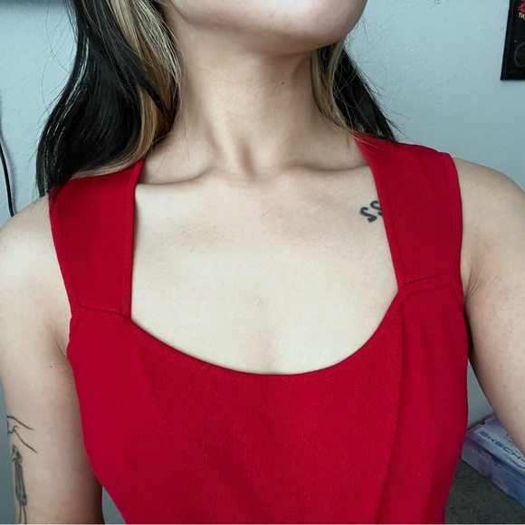 ✨💌ROMANTIC RED TOP 💌✨ - Picture 3 of 3